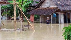 Puluhan Rumah Di Panimbang Terendam Banjir Setinggi 1 Meter