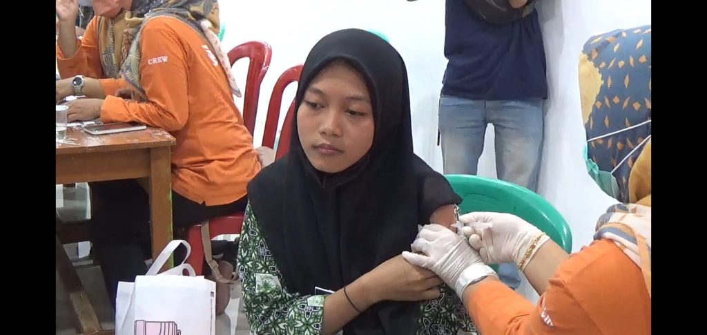 Pelajar Dan Santri di Pandeglang Mulai Ikuti Vaksinasi