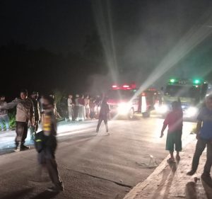 Warung Depan Pom Saketi Terbakar, Tiga Mobil Damkar Dikerahkan