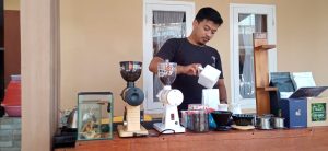 Ada Tempat Baru, Meskipun Dalam Gang Masih Bisa Menikmati Kopi di Tempat ini