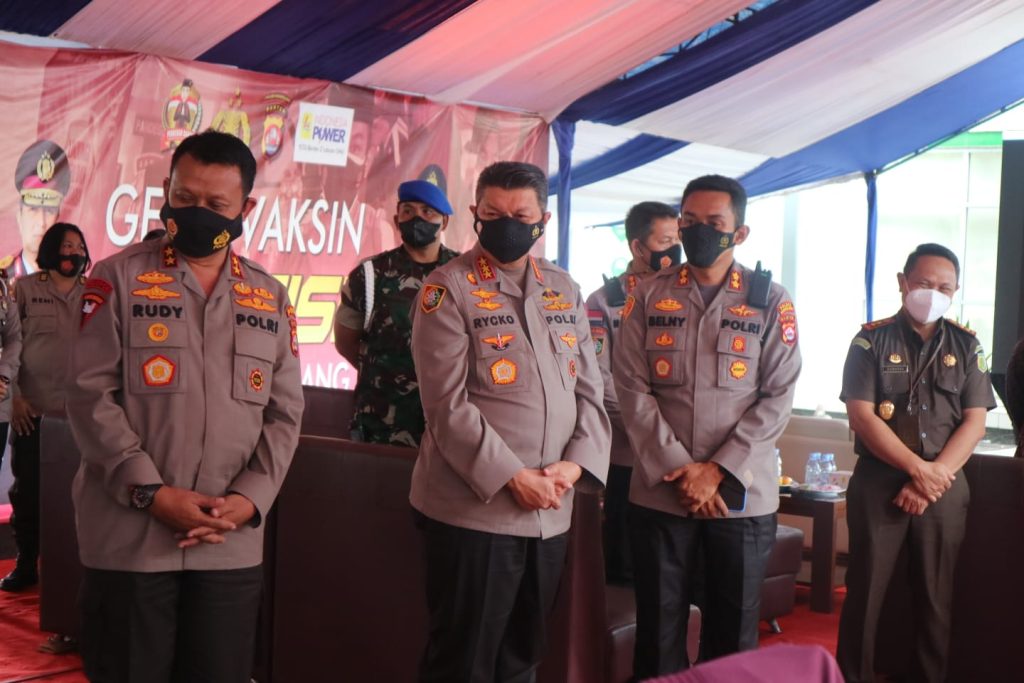 Pastikan Proses Vaksinasi Booster Aman, PJU Polda Bersama Kapolres Pandeglang Terjun Ke Labuan