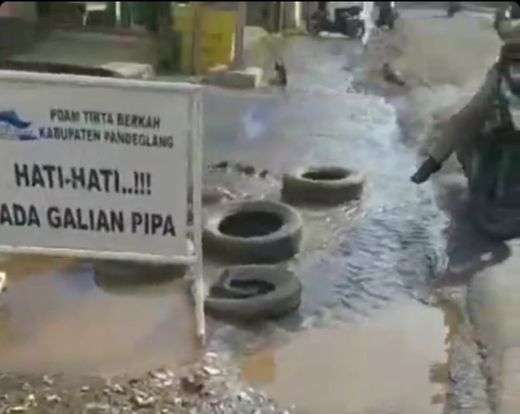 Dua Titik Pipa Milik Perumdam Pandeglang Bocor, Euis : Mobil Tangki Gratis Disiagakan
