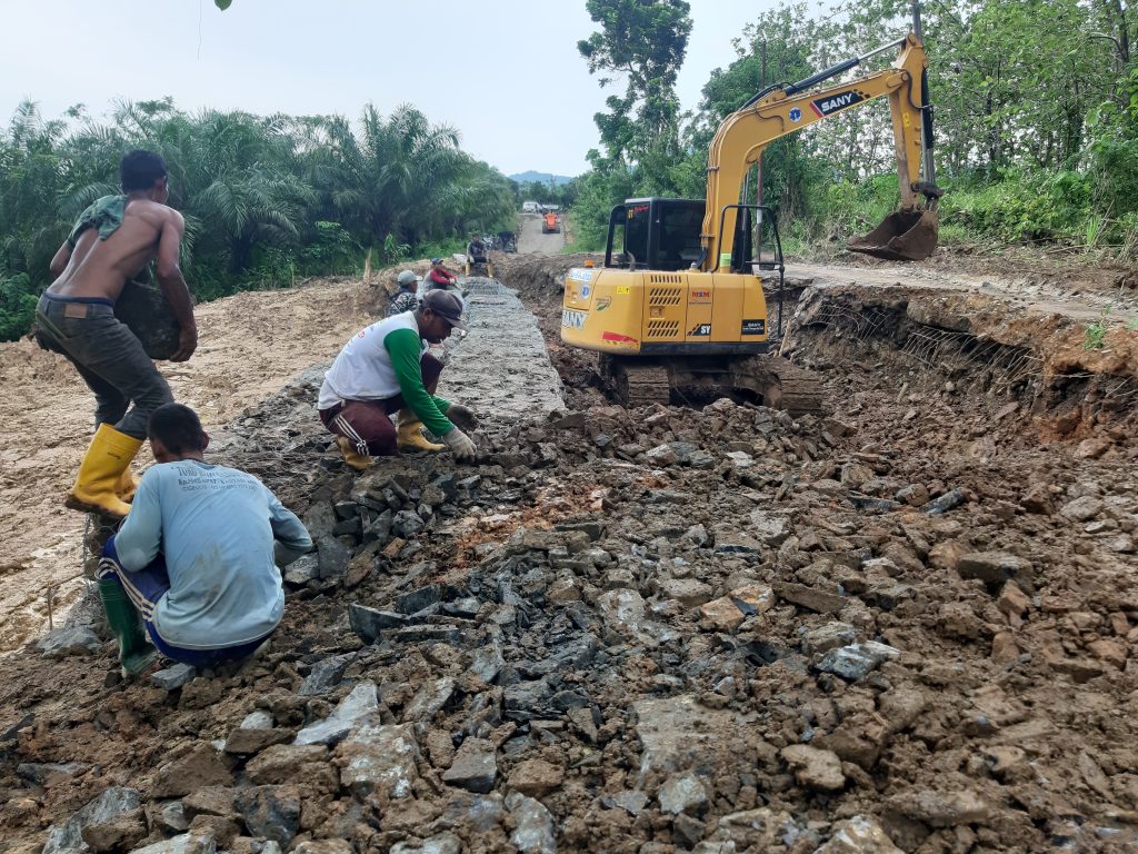 Pembangunan Jalan Marapat – Camara Dituding Menyalahi Aturan
