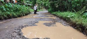 Ruas Jalan Cipicung – Tegal di Pandeglang Tak Tersentuh Program Jakamantul Bupati