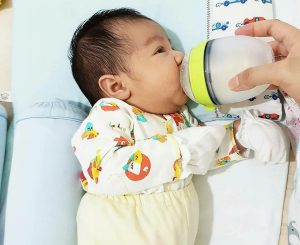 Hindari Hal Ini Saat Berikan Susu Botol Untuk Bayi