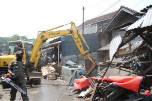 Puluhan Kios di Pasar Cimol Dibongkar Satpol-PP Kabupaten Serang