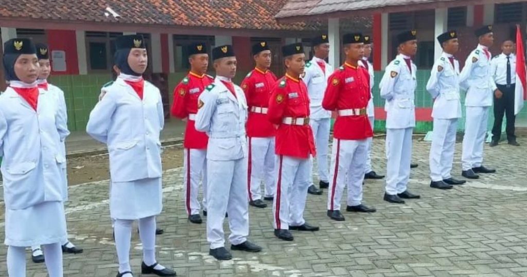 Kok Bisa, Pasukan Pengibar Bendera Kecamatan Cikeusik Tak Diberi Makan Selama Tiga Hari