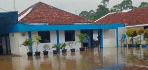 Tolong! Gedung Perumdam Pandeglang Terendam Banjir