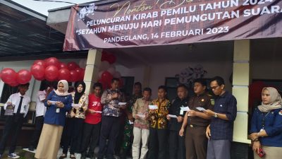 Komisioner KPU Pandeglang bersama dengan jajaran Muspida saat mendeklarasikan pemilu sebagai sarana integrasi bangsa di depan aula KPU Pandeglang (Katakita.co)
