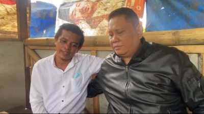 Kasi Penkum Kejati Banten saat menemui salah satu wartawan (Katakita.co)
