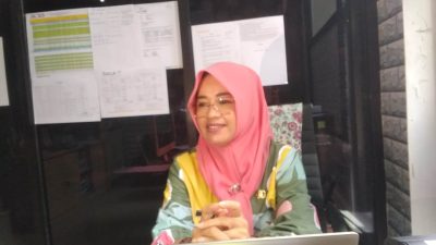 Kepala Bidang Perbendaharaan dan Kas Daerah pada BPKD Pandeglang, Eros Rosnawati saat diwawancara tentang pembayaran THR dan TPP