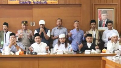 Pimpinana DPRD saat menerima audiensi Tokoh masyarakat dan Ulama Pandeglang perihal desakan revisi perda miras
