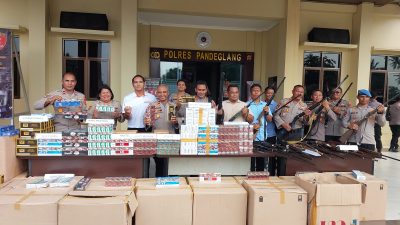 Jajaran Polres Pandeglang saat menggelar konferensi pers ungkap kasus rokok ilegal