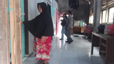 Foto nani yang tinggal di rumah tidak layak huni tidak jauh dari pusat pemerintahan kota serang (Katakita.co)