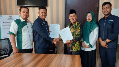 Foto jajaran klinik utama mata saruni, Kabupaten Pandeglang usai menandatangani MoU dengan pihak Baznas Banten (Katakita.co)