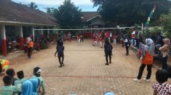 Foto kegiatan perlombaan bola voli yang digelar di lapangan SMPN 4 Malingping