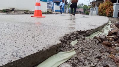 Foto kondisi proyek pembangunan jalan di Kecamatan Cimanuk