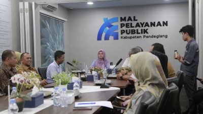 Bupati dan jajaran pejabat dpkpp Pandeglang saat menggelar rapat peluncuran KRS di MPP Pandeglang (Katakita.co)