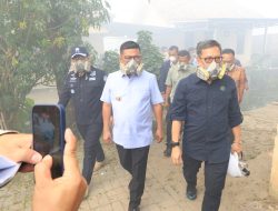 Andra Soni Tinjau Kebakaran TPA Jatiwaringin: Setiap TPA Wajib Punya Alat Pemadam