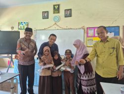 Dindikbud Serang Salurkan 535 Paket Alat Tulis untuk Siswa Kurang Mampu