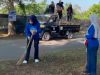 Laskar Biru Bersihkan Lingkungan Stadion Badak Pandeglang, Ajak Warga Jaga Kebersihan