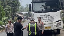 Satlantas Polres Pandeglang Tindak Truk Sumbu Tiga yang Langgar Jam Operasional